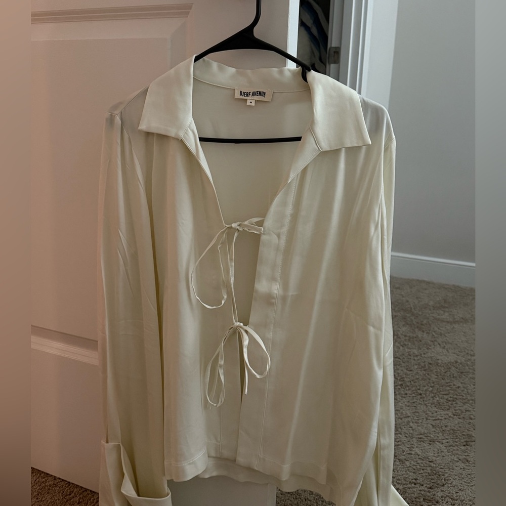Djerf Avenue Occasion Top Cream Satin